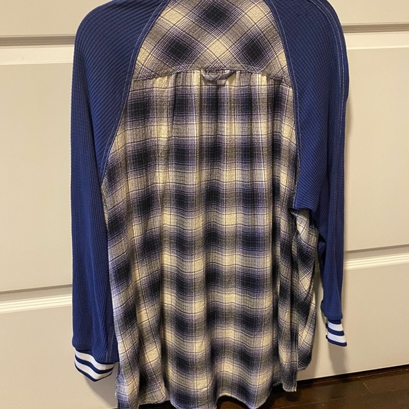 URBAN OUTFITTERS ladies PLAID SHIRT size L, blue and white NEW WITH TAGS. - Picture 4 of 7